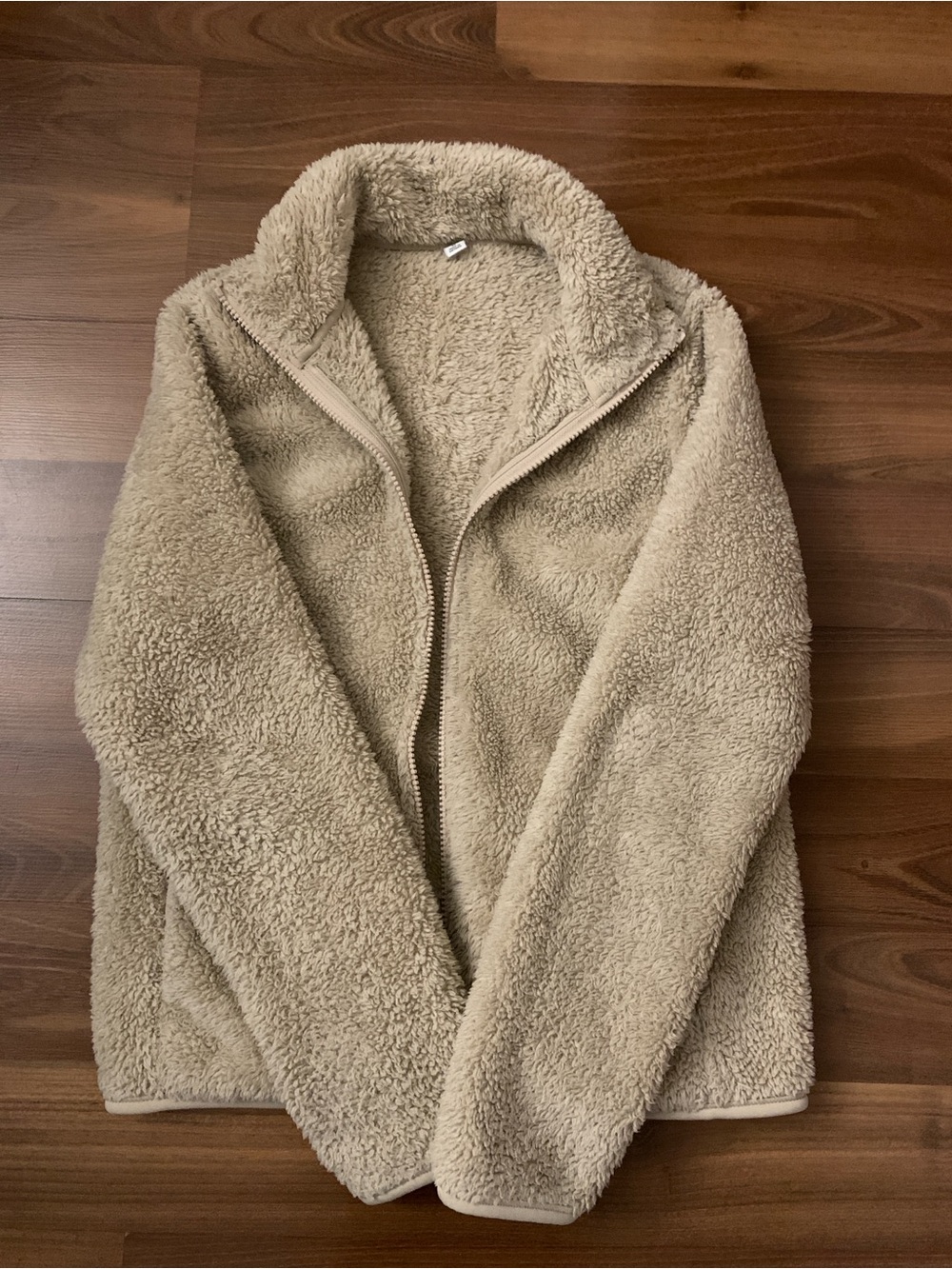 Light Sweaters - Picture 2 of 4